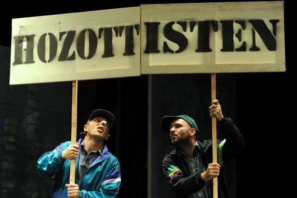 A 2014-es évben bevélogatott A revizor c. előadás egyik jelenete
