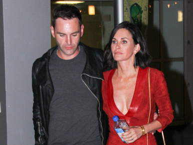 Courteney Cox felbontotta az eljegyzését