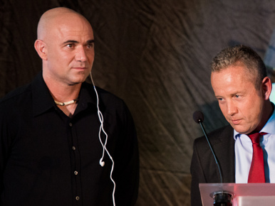 André Agassi már nem adja az arcát az Update-hez