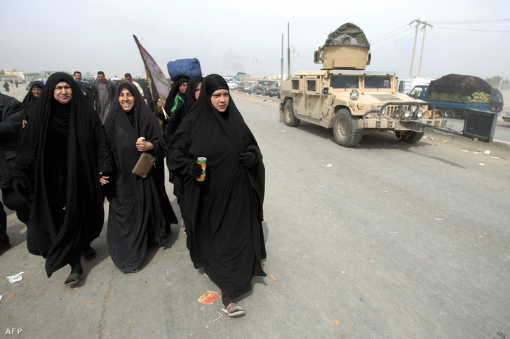 Amerikai Humvee és síita nők Bagdad környékén 2008-ban