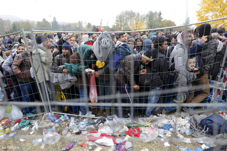 Menekültek az osztrák-szlovén határnál, 2015. október 28-án.