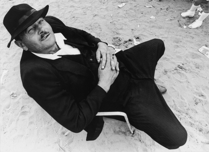 Hemző Károly: Juhász ünneplőben, Hortobagy, 1969