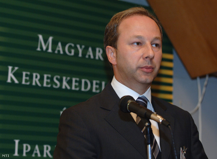 Slobodan Milosavljevic szerb kereskedelmi és szolgáltatási miniszter beszédet mond a Magyar Kereskedelmi és Iparkamara székházában megrendezett magyar-szerb üzleti fórumon, 2009. július 6-án.