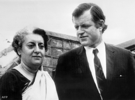 Ted Kennedy 1972-ben Indira Gandhi társaságában