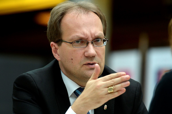 Hoppál Péter