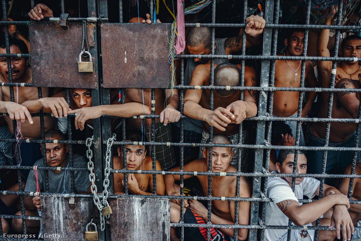 A rivális bandák tagjait elkülönített ketrecekben őrzik az el salvadori börtönökben.