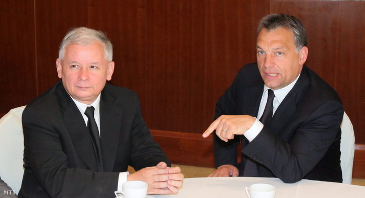 Jaroslaw Kaczynski, a lengyel kormánypárt, a Jog és Igazságosság (PiS) elnöke és Orbán Viktor 2010-ben