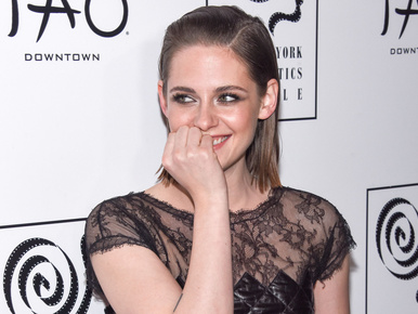 Kristen Stewart még csipkés szemeteszsákban is bájos