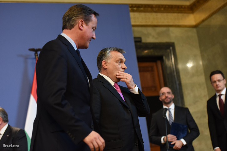 Orbán Viktor miniszterelnök (j) és David Cameron brit kormányfő a megbeszélésüket követő sajtótájékoztatón a Parlamentben.