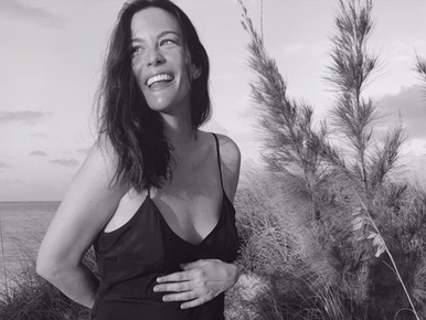Bréking! Gyereket vár Liv Tyler