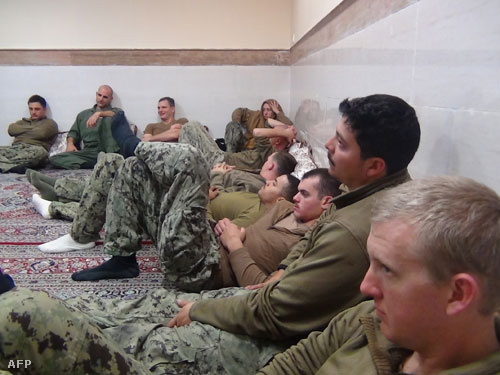 Az Iráni Forradalmi Gárda weboldalán megjelent kép az elfogott amerikai katonákról
