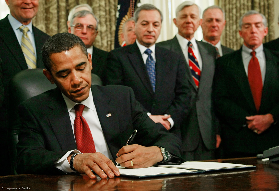 Obama aláírja a Guantanamo bezárásáról szóló elnöki határozatot (2009.)