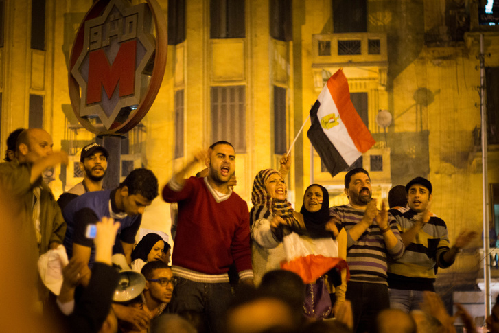 Tüntetők az egyiptomi Tahrír téren (2012.)