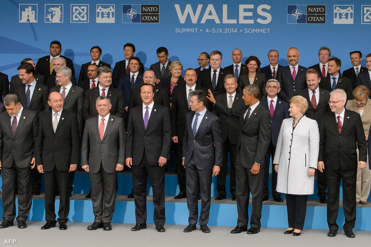 Családi fotó a walesi NATO-csúcstalálkozón, 2014. szeptember 4-én