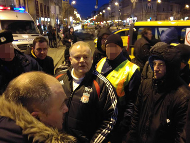 Lezárták a taxisok a Bajcsy-Zsilinszky utat