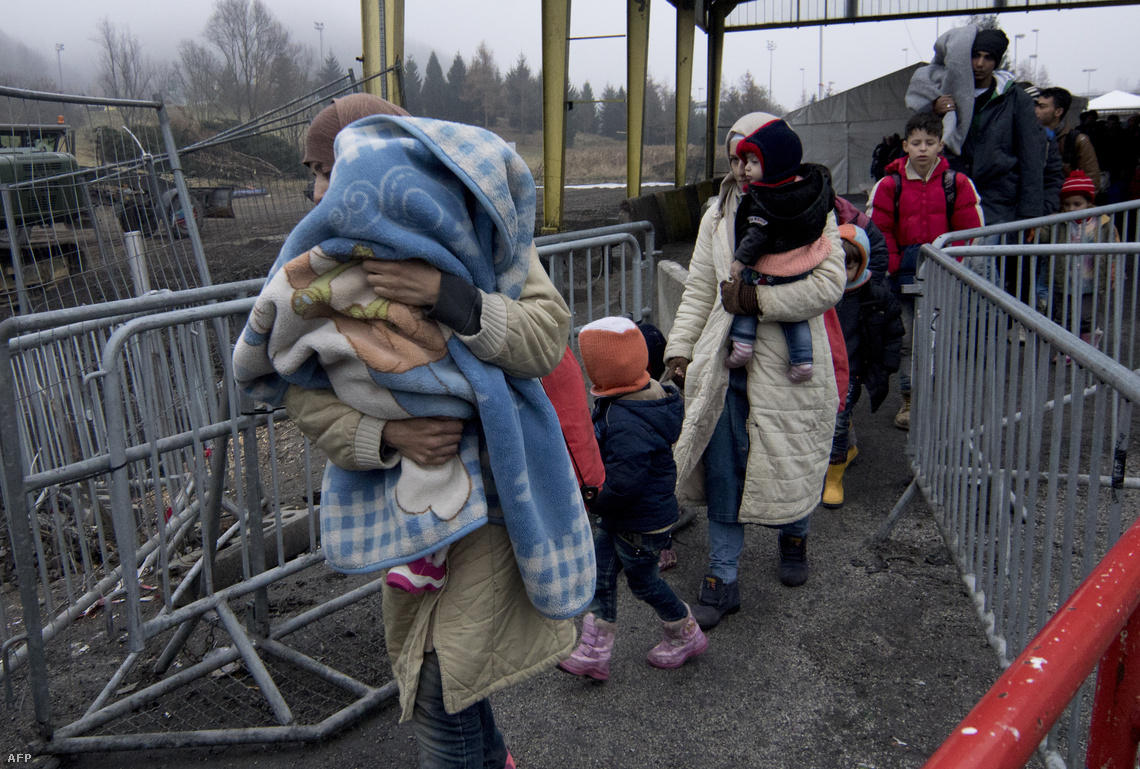 Menekültek az osztrák-szlovén határon