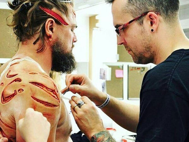 Íme, Leonardo DiCaprio és az ő sebhelyes teste