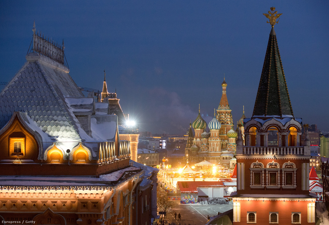 Kilátás a város nevezetességeire a moszkvai Four Seasons hotel egyik luxuslakosztályából