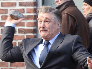 A nap képe: a kődobáló Alec Baldwin