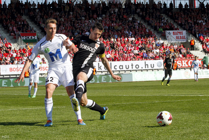 A diósgyőri Elek Ákos és Lorentz Márton a Puskás Akadémia játékosa a labdarúgó OTP Bank Liga 22. fordulójában játszott Diósgyőri VTK-Puskás Akadémia találkozón a miskolci DVTK Stadionban 2014. március 29-én.