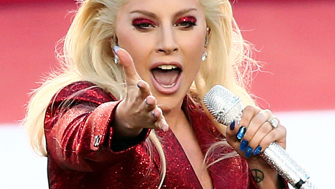 Lady Gaga akkorát énekelt, hogy még a fényes ruháját is elfelejtjük neki