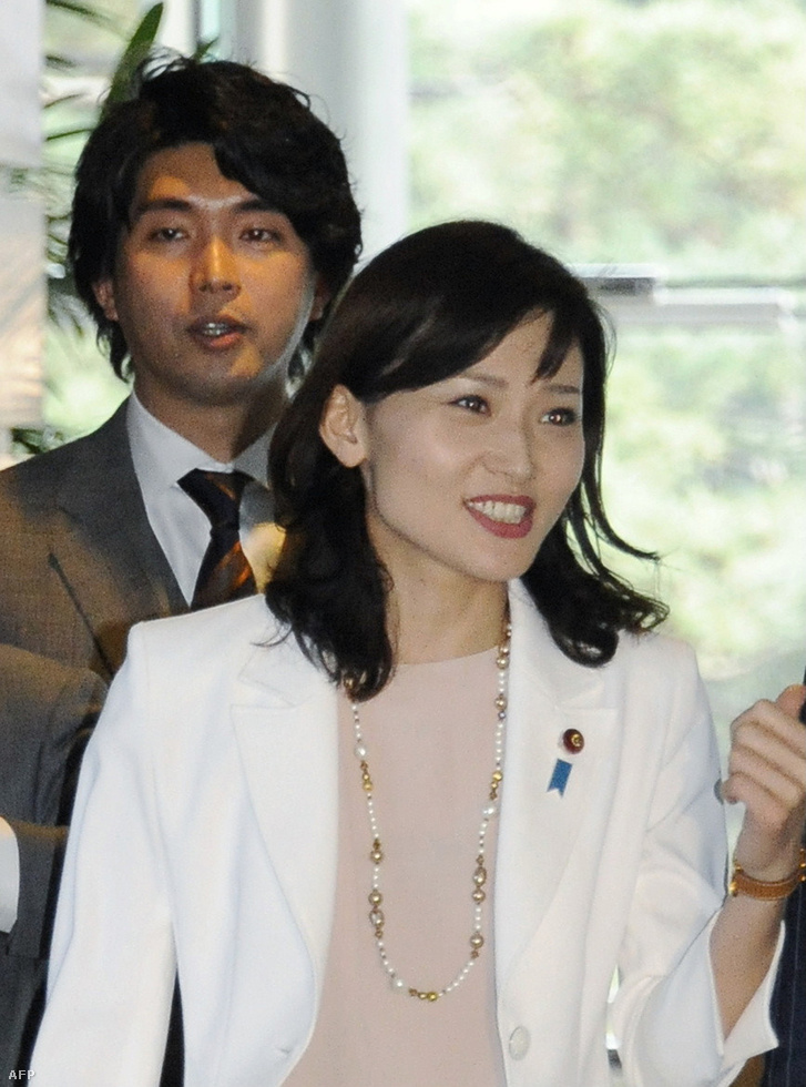 Mijazaki Kenszuke és felesége márciusban