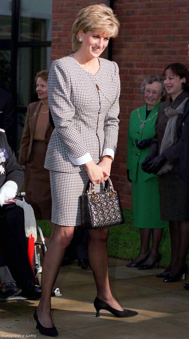 Diana hercegnő és az ő Dior táskája.