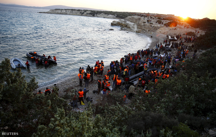 Érkező menekültek a görög szigeteken 2016. februárjában.