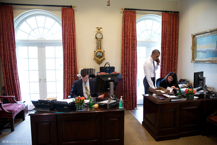 Mosteller és Obama az ovális iroda előterében