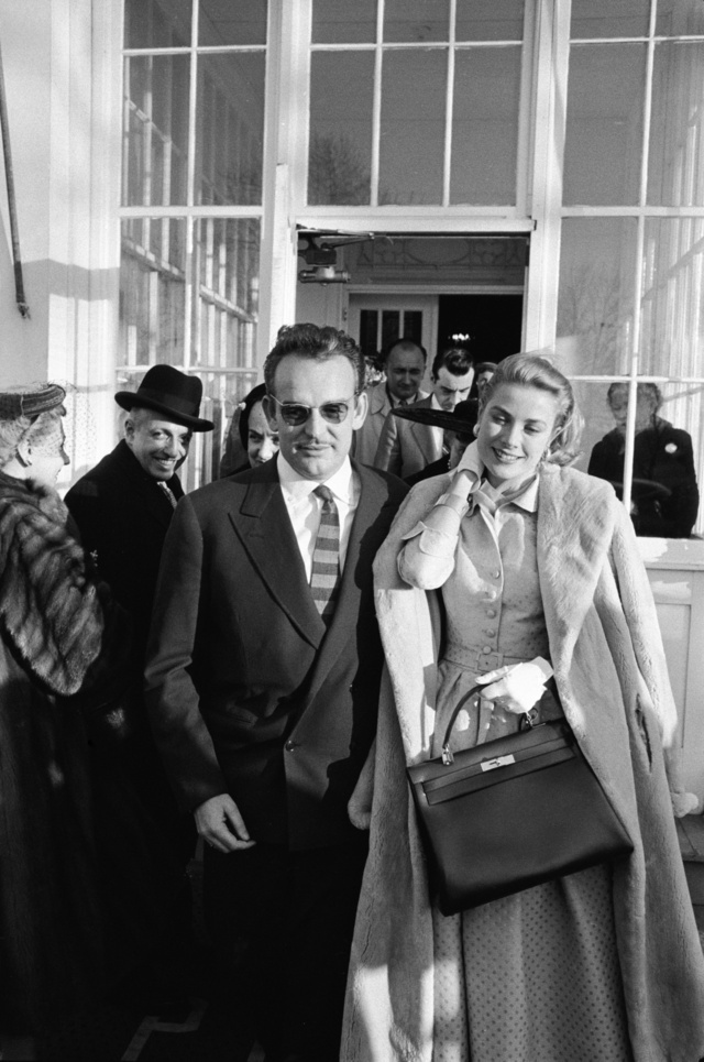 Grace Kelly, a monacói herceg és a híres Hermes táska 1956-ban, Pennsylvaniában.
