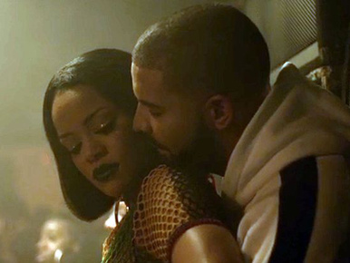 Rihanna egy hálós semmiben dörgölőzik expasijához a új klippjében