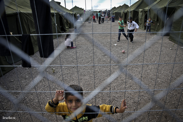 A röszkei menekülttábor 2015 szeptemberében