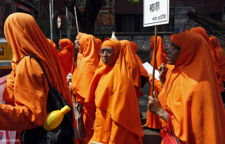 Hindu nők felvonulása a nemi erőszak ellen, a nemzetközi nőnapon, Indiában
