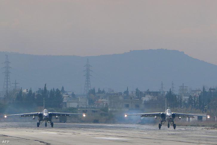 Orosz vadászrepülők egy észak-nyugati szír légibázison.