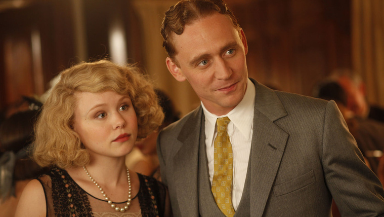 Tom Hiddleston mint F. Scott Fitzgerald az Éjfélkor Párizsban című Woody Allen-filmben