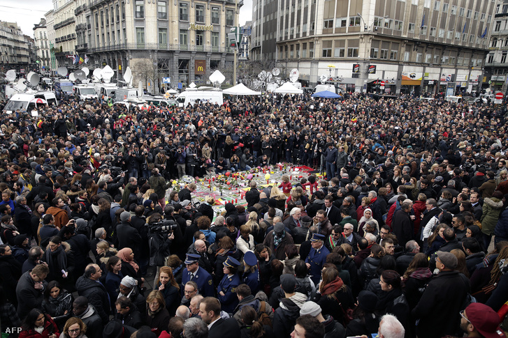 Egy perc néma csenddel emlékeztek támadás áldozataira Brüsszel főterén