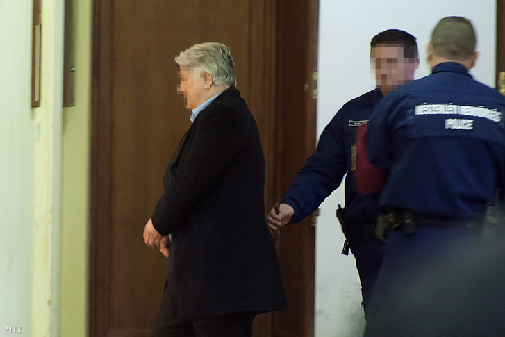 T. György az ügetőn dolgozó hajtó elleni 1996-ban történt gyilkossági kísérlet egyik gyanúsítottja a Budai Központi Kerületi Bíróság épületében 2014. december 18-án.