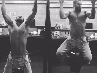 Atyaég, de durván edz ez a Jason Momoa