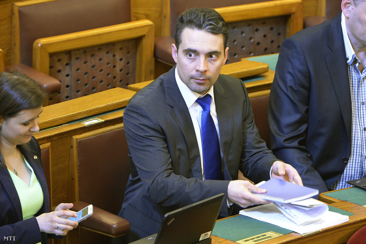 Vona Gábor a Jobbik pártelnöke frakcióvezetõje az Országgyûlés plenáris ülésén 2016. március 21-én