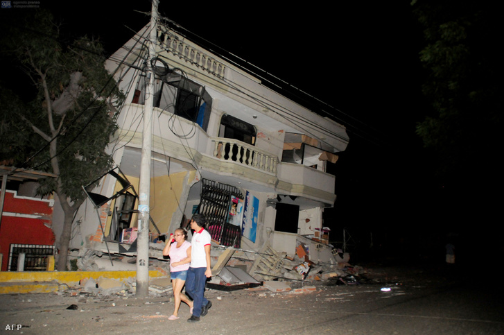 Félig összedőlt ház Guayaquilben