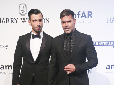 Ricky Martin a vörös szőnyegen is bemutatta új pasiját