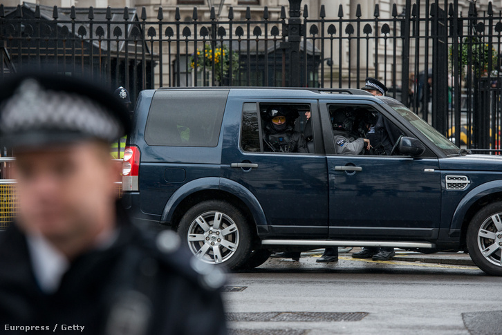 Különleges egységek figyelik a terepet David Cameron és Obama áprilisi találkozóján.