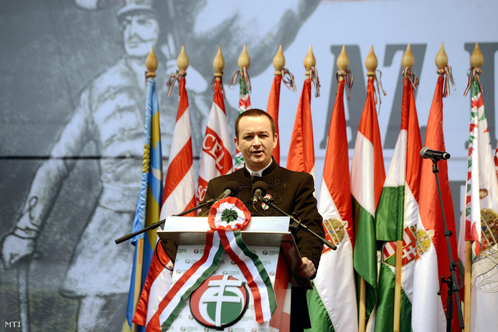 Apáti István beszél a Jobbik 2015-ös március 15-i megemlékezésén.