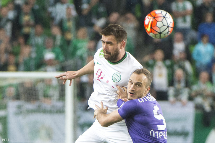 Az újpesti Litauszki Róbert (j) és Böde Dániel az FTC játékosa a labdarúgó OTP Bank Liga 32. fordulójában játszott Ferencváros - Újpest mérkõzésen.