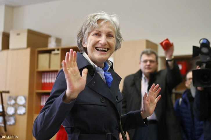 Irmgard Griss, az osztrák alkotmánybíróság korábbi elnöke, független jelöltként indult.