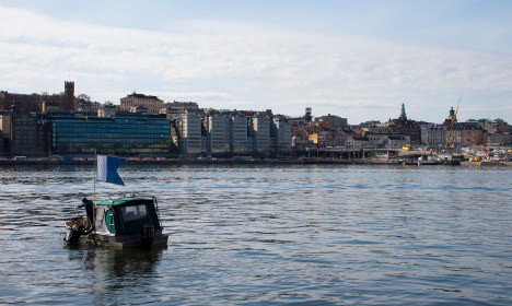 Búvárok kutatnak hajóroncsok után Stockholm központjában
