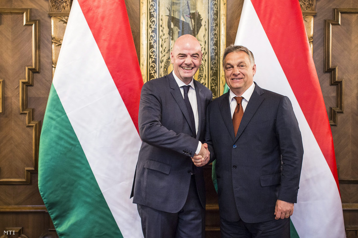 Orbán Viktor miniszterelnök (j) fogadja Gianni Infantinót a Nemzetközi Labdarúgó Szövetség (FIFA) elnökét