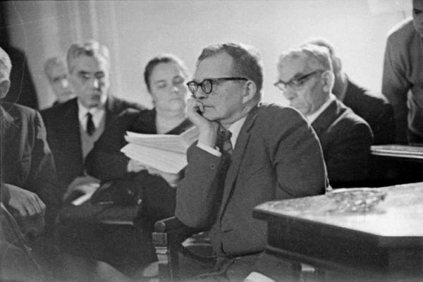 A Szovjet Zeneszerzők Szövetsége a No. 11-es vonósnégyes sorsáról dönt, 1966 (fotó: Irina Antonovna Sosztakovics - 2009)
