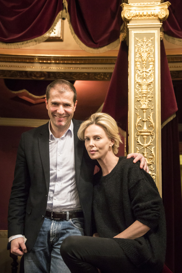 Solymosi Tamás és Charlize Theron