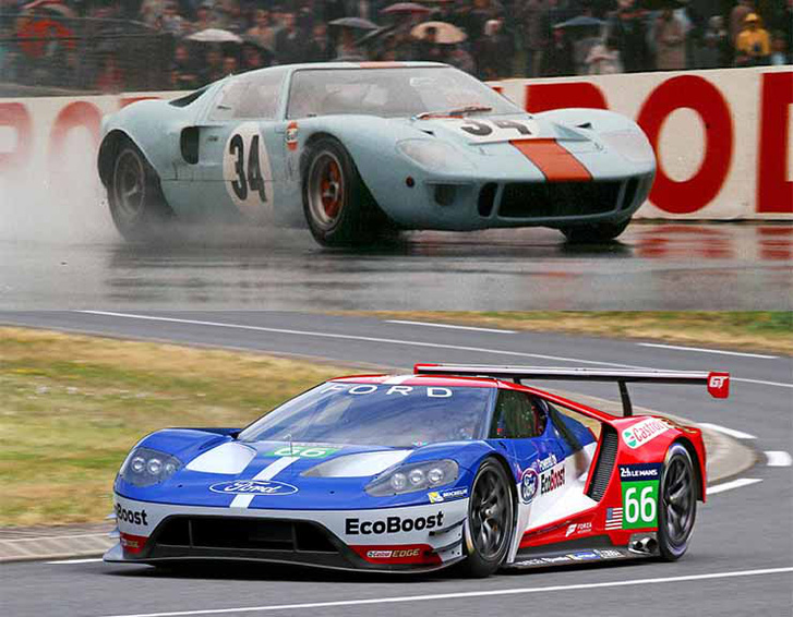 Egy név, két autó. Fent egy GT 40 a hatvanas évekből, lent az új Ford GT, amivel idén odaállnak a Le Mans-i rajthoz